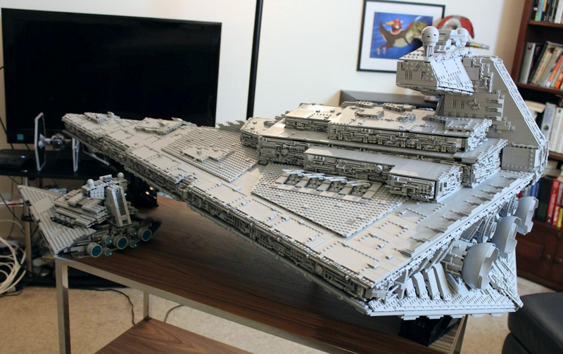 Illustration for article titled Custom LEGO Star Destroyer Is So Huge It Has A Three-Level Interior
